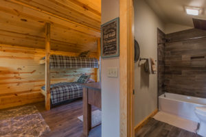 Upstairs Bath And Bed 1 Hideaway At Clear Sky Ridge Cabin Rentals Near Wolf Pen Gap In Mena Arkansas